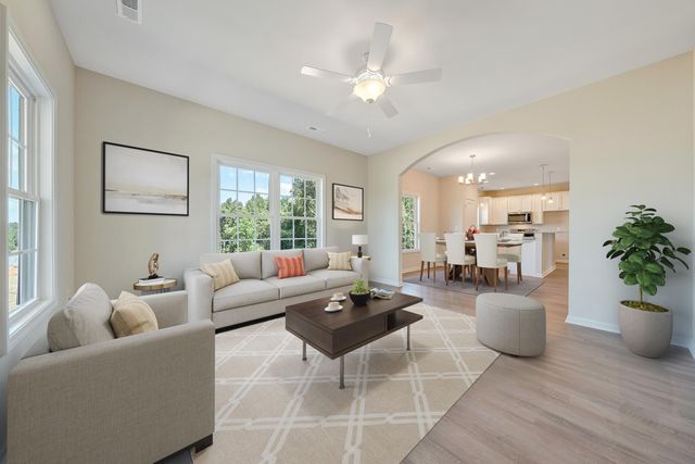 130 Parker LN, Salem, VA 24153