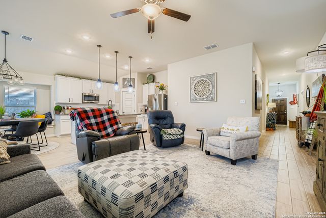 1100 River Wood, Seguin, TX 78155