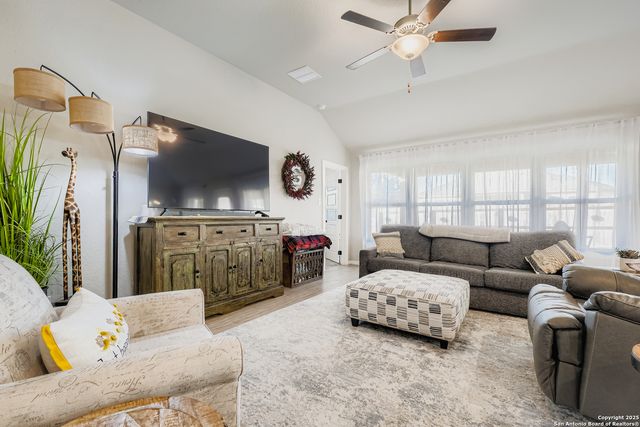 1100 River Wood, Seguin, TX 78155