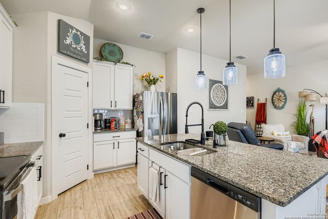 1100 River Wood, Seguin, TX 78155