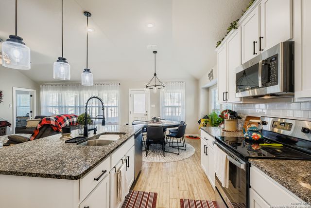 1100 River Wood, Seguin, TX 78155