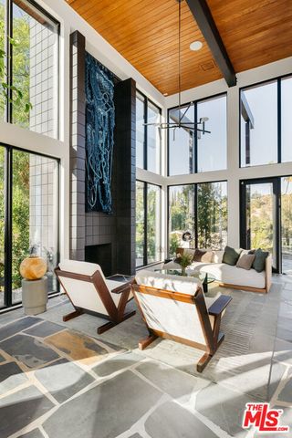 11558 DUQUE Drive, Studio City, CA 91604
