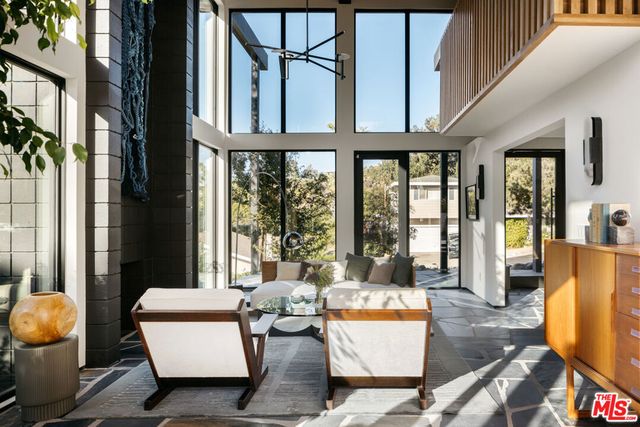 11558 DUQUE Drive, Studio City, CA 91604