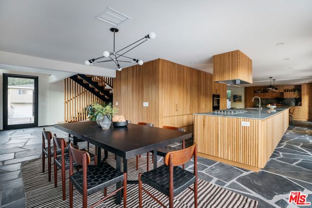 11558 DUQUE Drive, Studio City, CA 91604