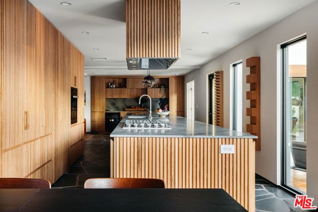 11558 DUQUE Drive, Studio City, CA 91604