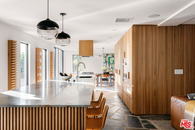11558 DUQUE Drive, Studio City, CA 91604
