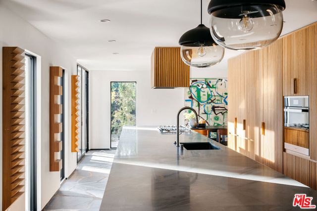 11558 DUQUE Drive, Studio City, CA 91604