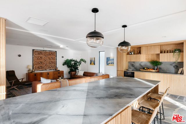 11558 DUQUE Drive, Studio City, CA 91604