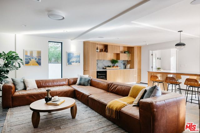 11558 DUQUE Drive, Studio City, CA 91604