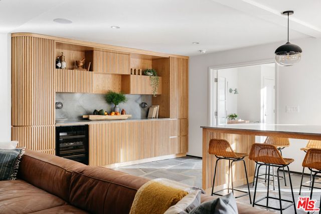 11558 DUQUE Drive, Studio City, CA 91604
