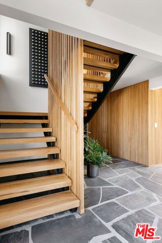 11558 DUQUE Drive, Studio City, CA 91604