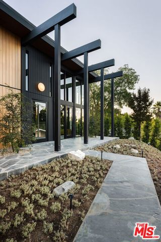 11558 DUQUE Drive, Studio City, CA 91604