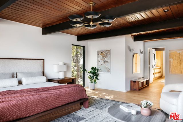 11558 DUQUE Drive, Studio City, CA 91604
