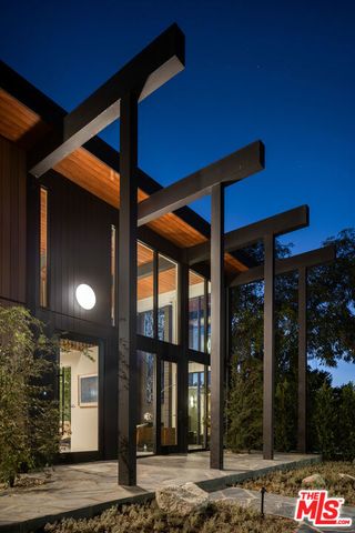 11558 DUQUE Drive, Studio City, CA 91604