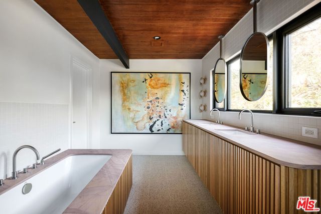 11558 DUQUE Drive, Studio City, CA 91604