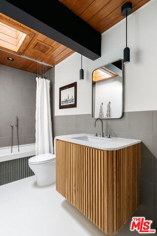 11558 DUQUE Drive, Studio City, CA 91604