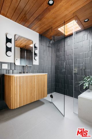11558 DUQUE Drive, Studio City, CA 91604