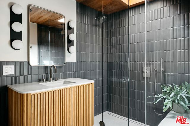 11558 DUQUE Drive, Studio City, CA 91604
