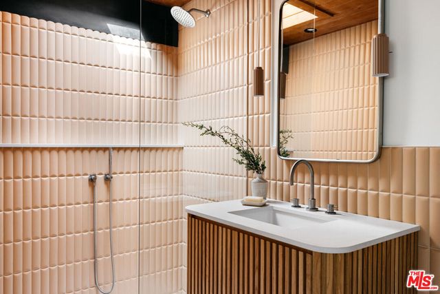 11558 DUQUE Drive, Studio City, CA 91604