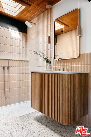 11558 DUQUE Drive, Studio City, CA 91604