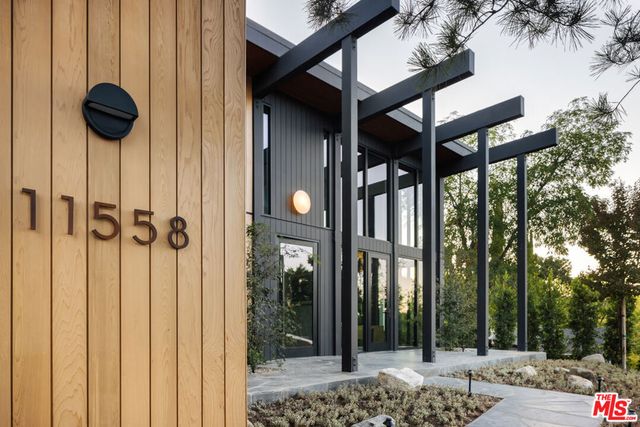 11558 DUQUE Drive, Studio City, CA 91604
