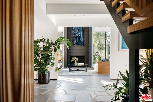 11558 DUQUE Drive, Studio City, CA 91604