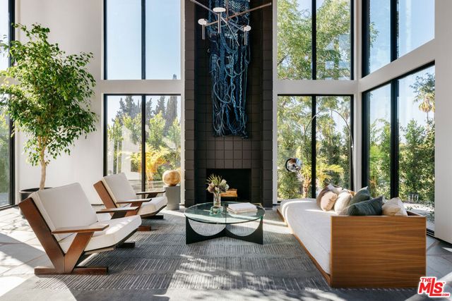 11558 DUQUE Drive, Studio City, CA 91604