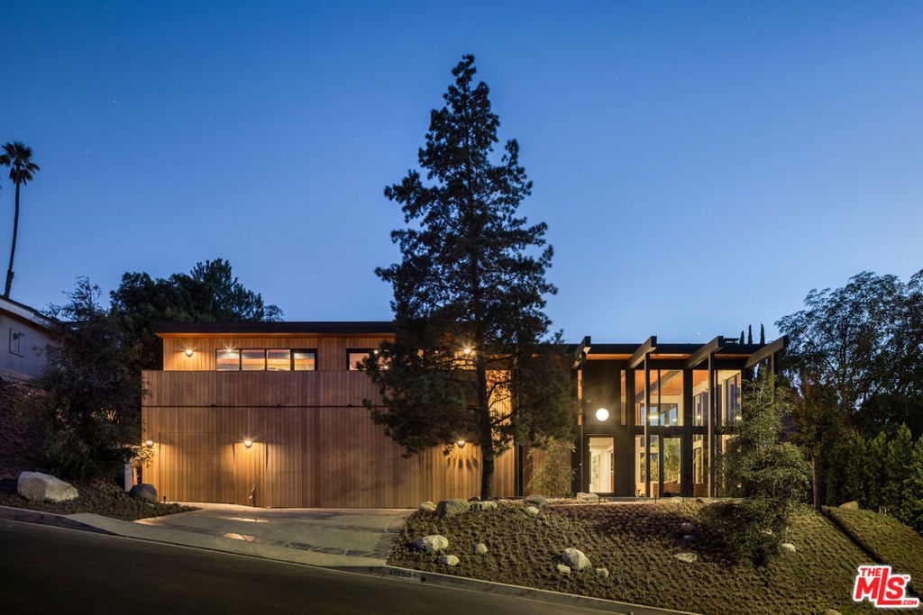 11558 DUQUE Drive, Studio City, CA 91604