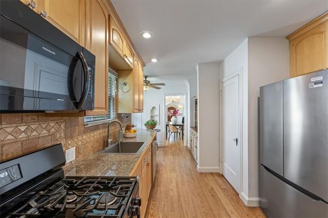 6656 Paseo Boulevard, Kansas City, MO 64132