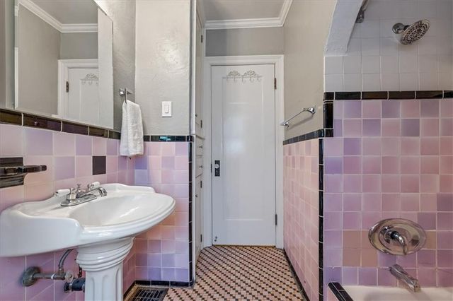 6656 Paseo Boulevard, Kansas City, MO 64132