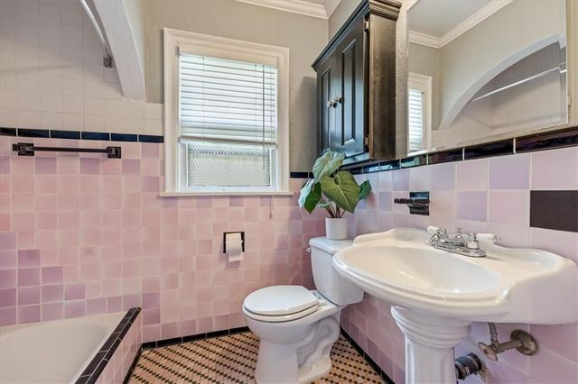 6656 Paseo Boulevard, Kansas City, MO 64132