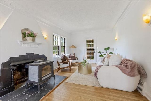 6656 Paseo Boulevard, Kansas City, MO 64132