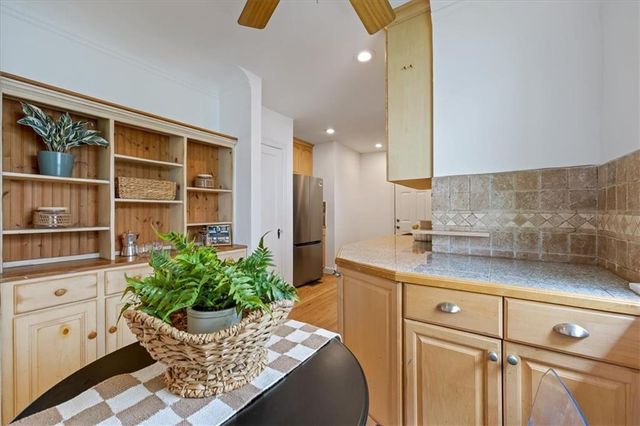 6656 Paseo Boulevard, Kansas City, MO 64132