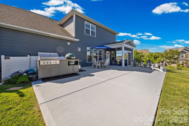 8605 Mccullough Club Drive, Fort Mill, SC 29715