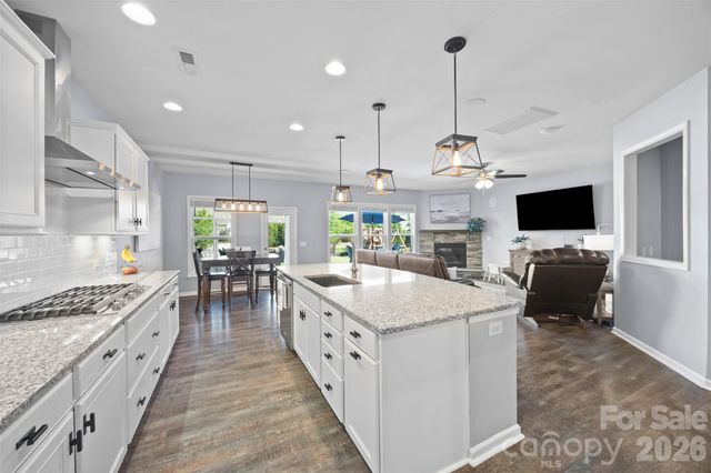 8605 Mccullough Club Drive, Fort Mill, SC 29715