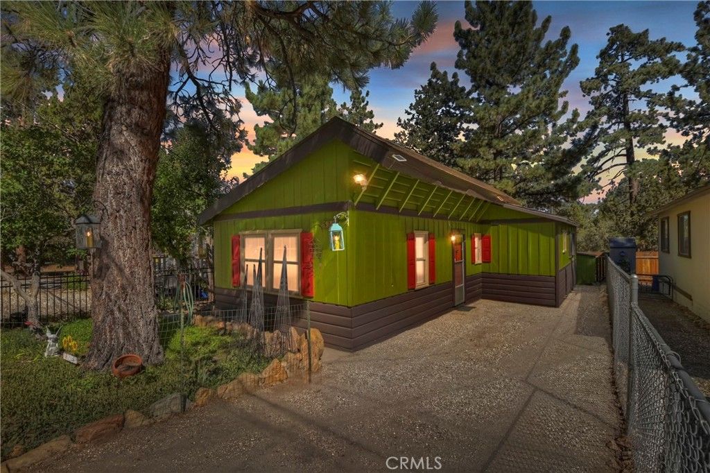 Image 1 of property listing at 571 Pine Lane, Sugarloaf, CA 92386