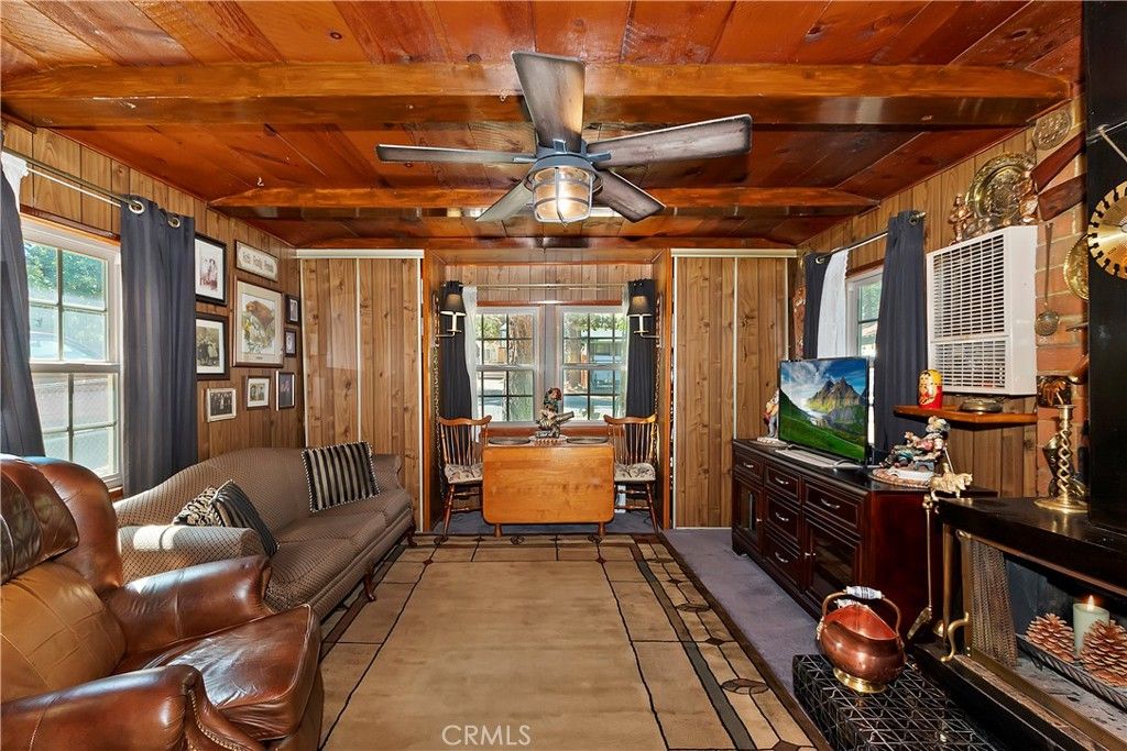 Image 10 of property listing at 571 Pine Lane, Sugarloaf, CA 92386