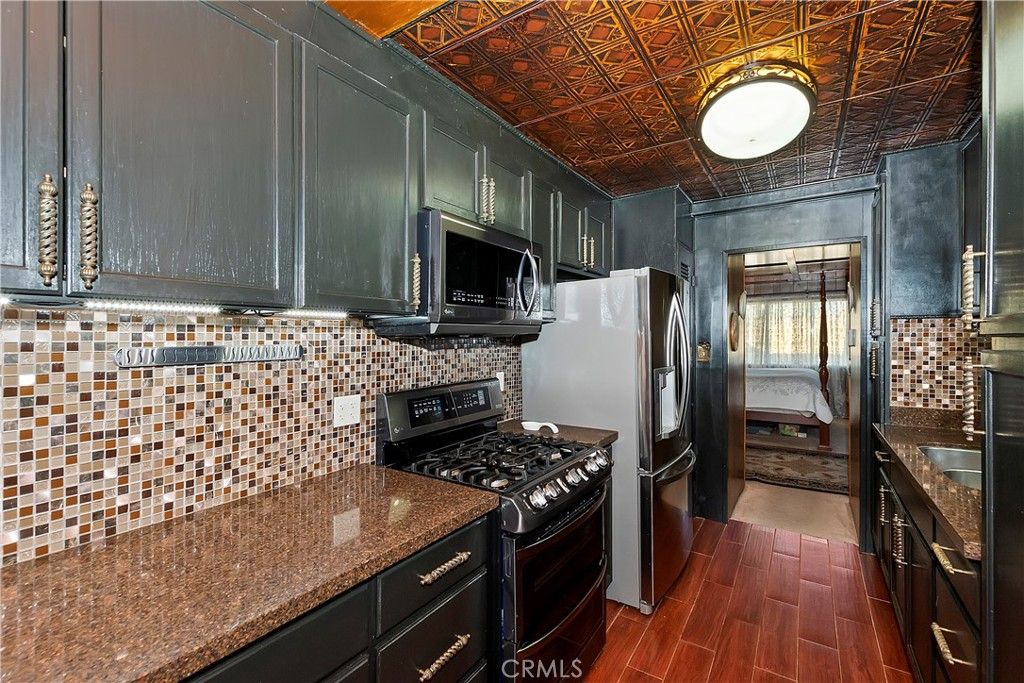Image 12 of property listing at 571 Pine Lane, Sugarloaf, CA 92386