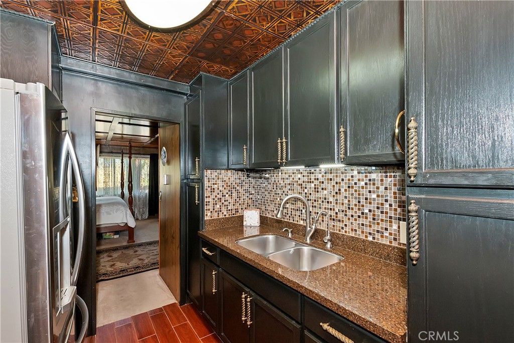 Image 13 of property listing at 571 Pine Lane, Sugarloaf, CA 92386