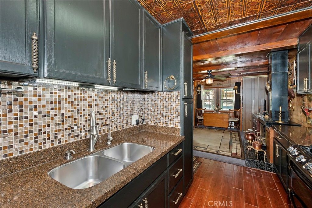 Image 14 of property listing at 571 Pine Lane, Sugarloaf, CA 92386