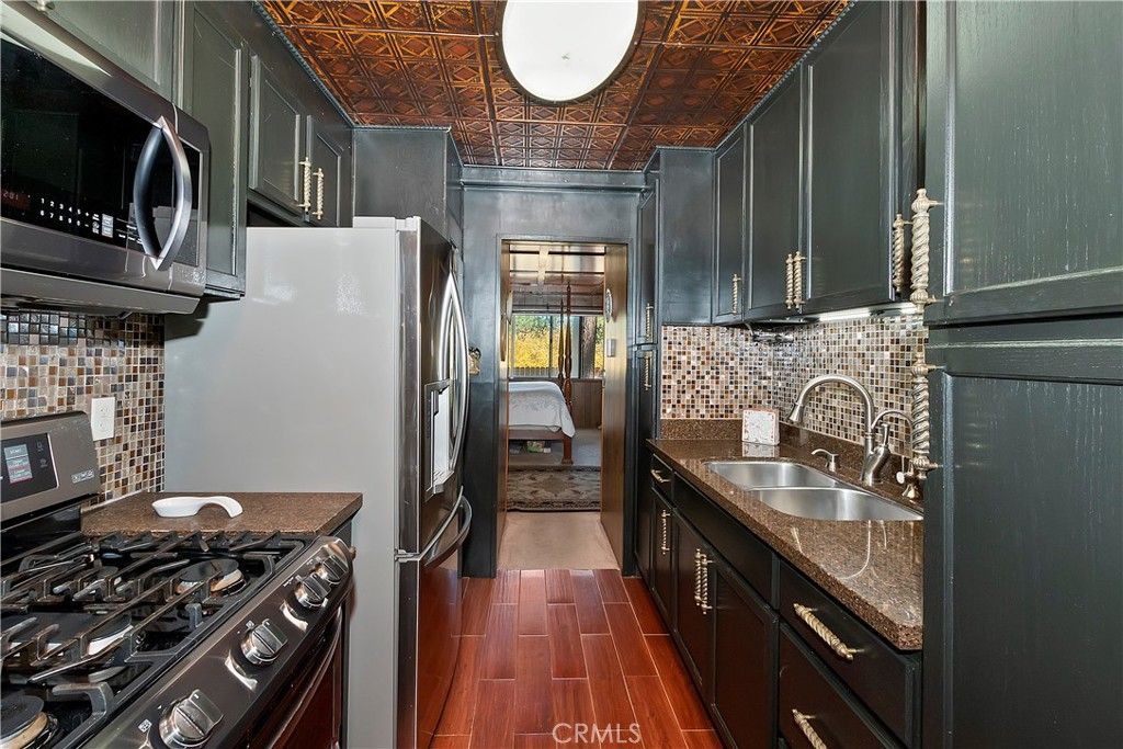 Image 15 of property listing at 571 Pine Lane, Sugarloaf, CA 92386