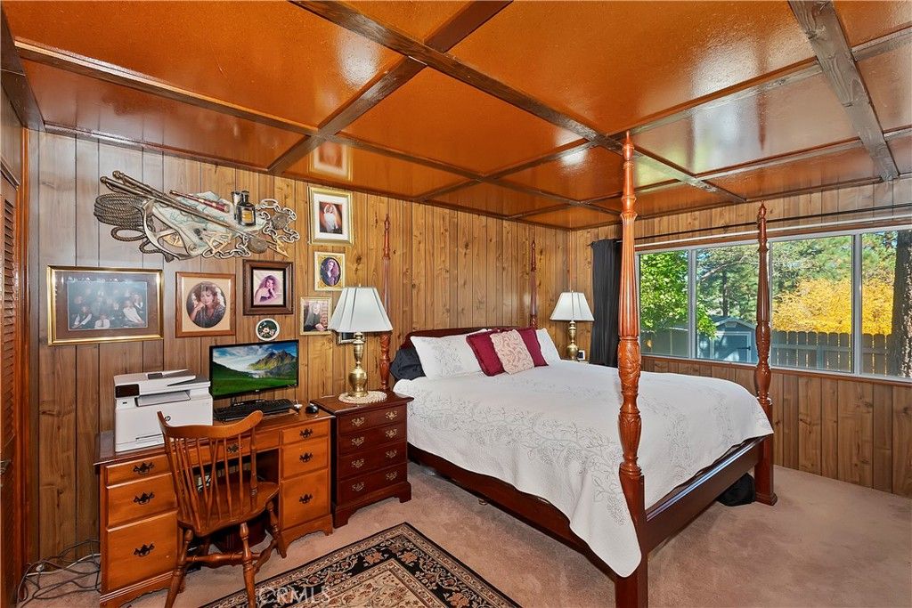 Image 16 of property listing at 571 Pine Lane, Sugarloaf, CA 92386