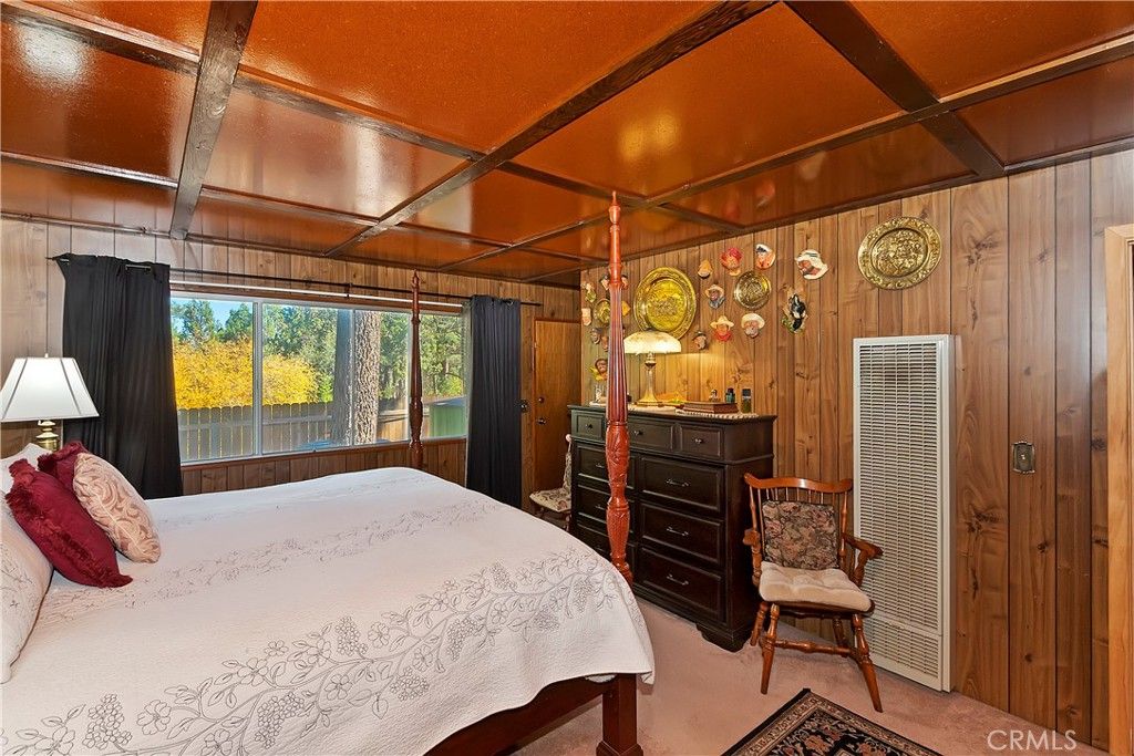 Image 19 of property listing at 571 Pine Lane, Sugarloaf, CA 92386