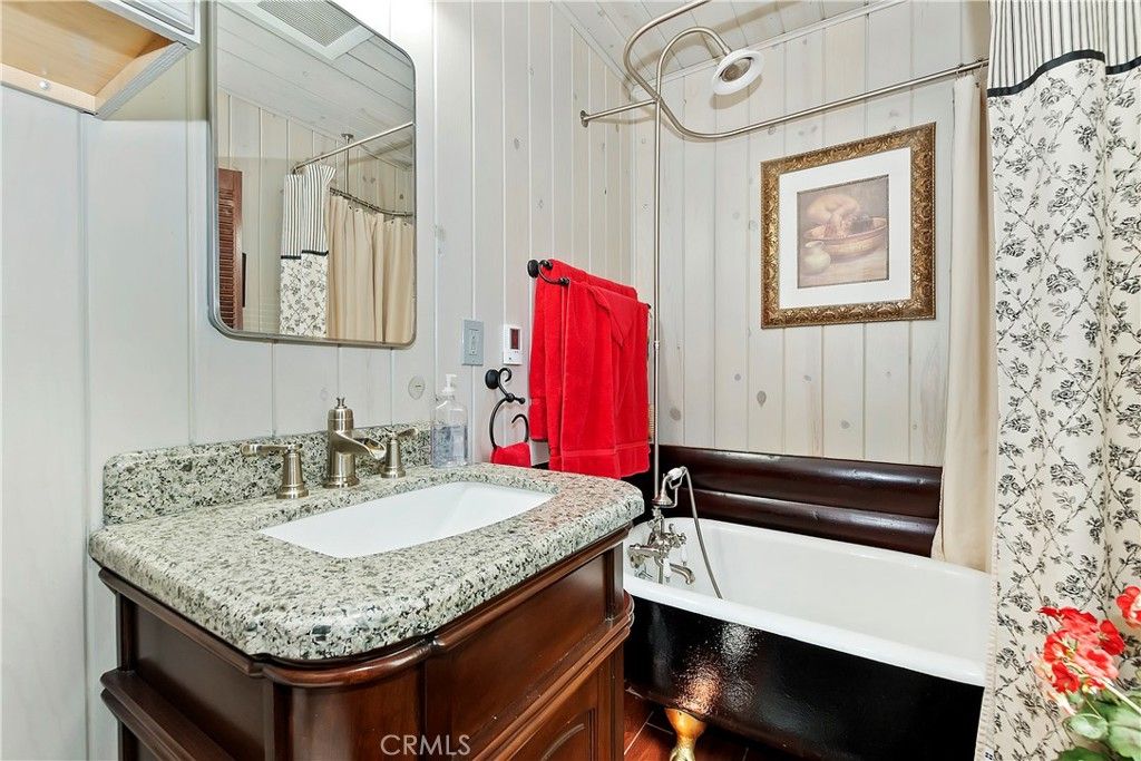 Image 20 of property listing at 571 Pine Lane, Sugarloaf, CA 92386