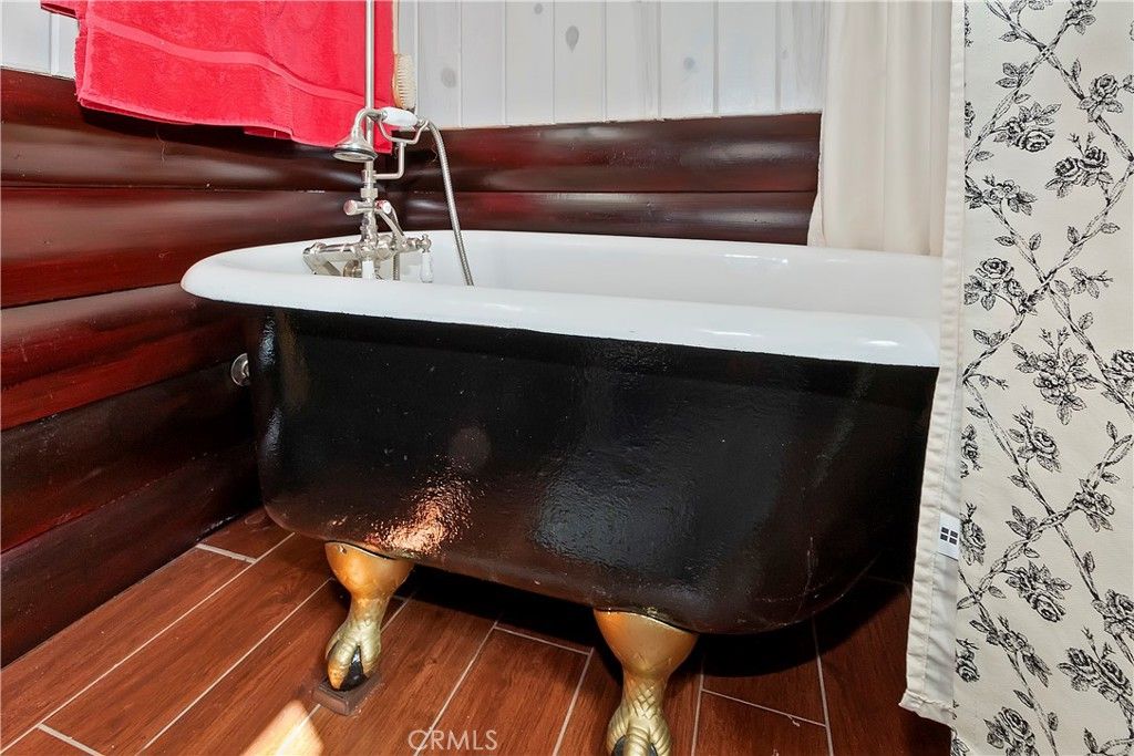 Image 21 of property listing at 571 Pine Lane, Sugarloaf, CA 92386