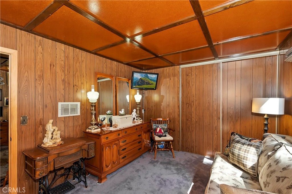 Image 22 of property listing at 571 Pine Lane, Sugarloaf, CA 92386