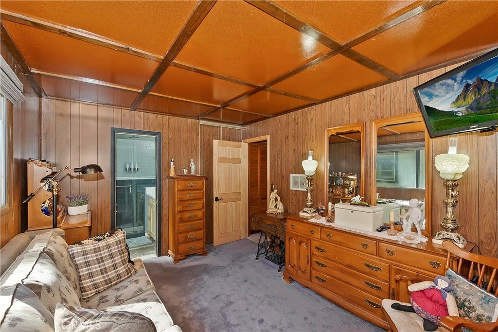 Image 23 of property listing at 571 Pine Lane, Sugarloaf, CA 92386