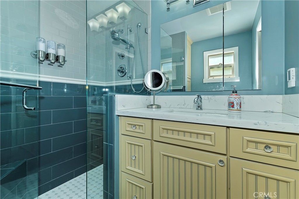 Image 25 of property listing at 571 Pine Lane, Sugarloaf, CA 92386