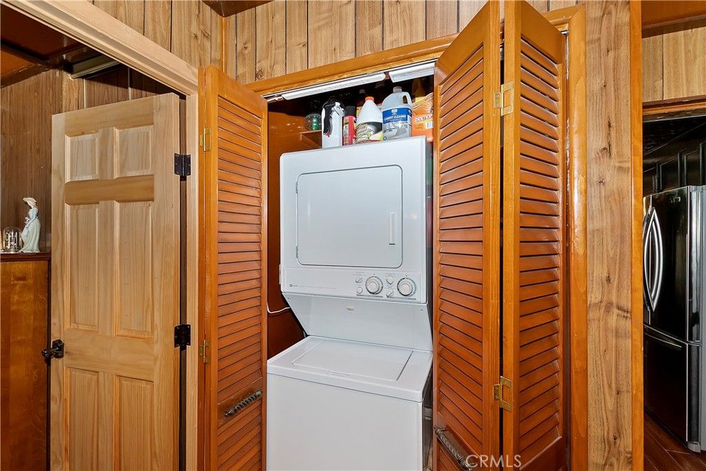 Image 26 of property listing at 571 Pine Lane, Sugarloaf, CA 92386