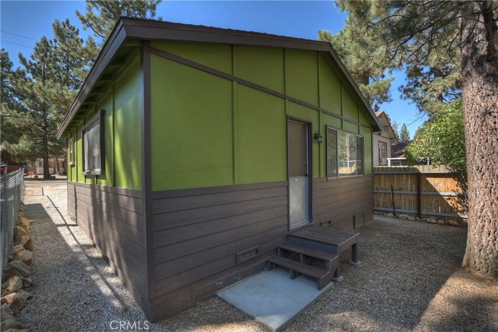 Image 27 of property listing at 571 Pine Lane, Sugarloaf, CA 92386